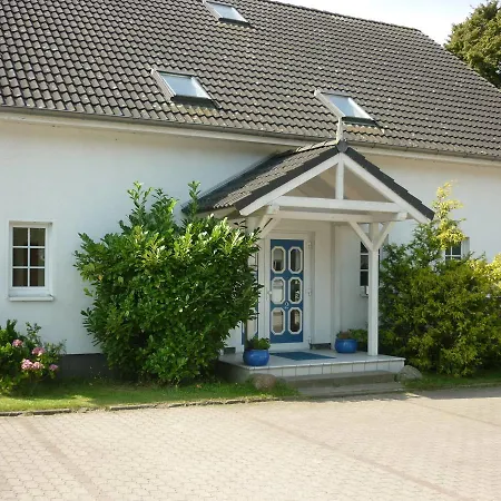 Blick Zum Leuchtturm * Bastorf